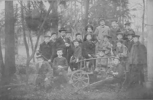 Stubengesellschaft des Pädagogiums neben der Kapelle um 1900