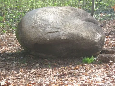 Gedenkstein in Neu-Monplaisir