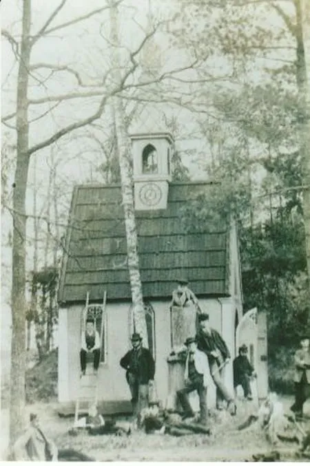 Stubengesellschaft vor der Kapelle um 1880